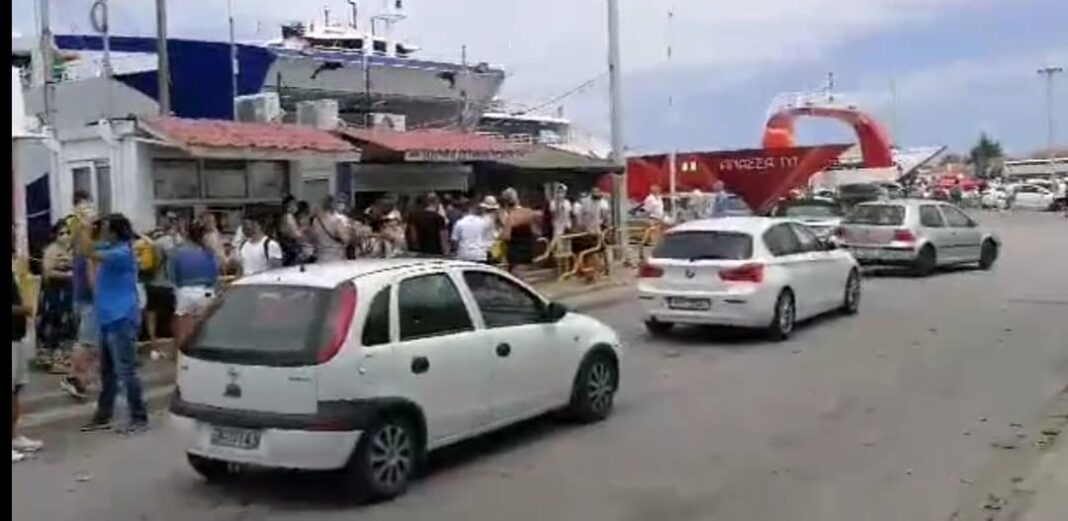 Αυξημένη κίνηση στο λιμάνι της Κεραμωτής με προορισμό την Θάσο (Βίντεο)