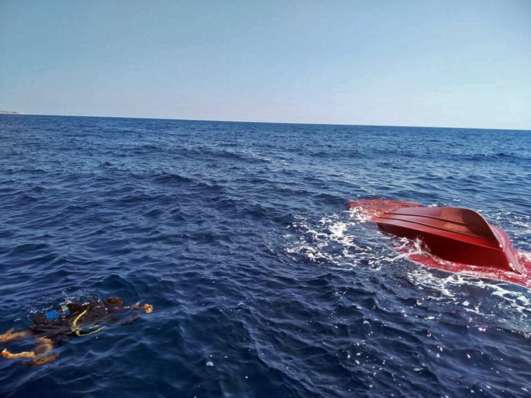 Θάσος | Τύχη βουνό για τρεις Βούλγαρους τουρίστες όταν αναποδογύρισε η βάρκα τους 5 μίλια ανοιχτά των Λιμεναρίων