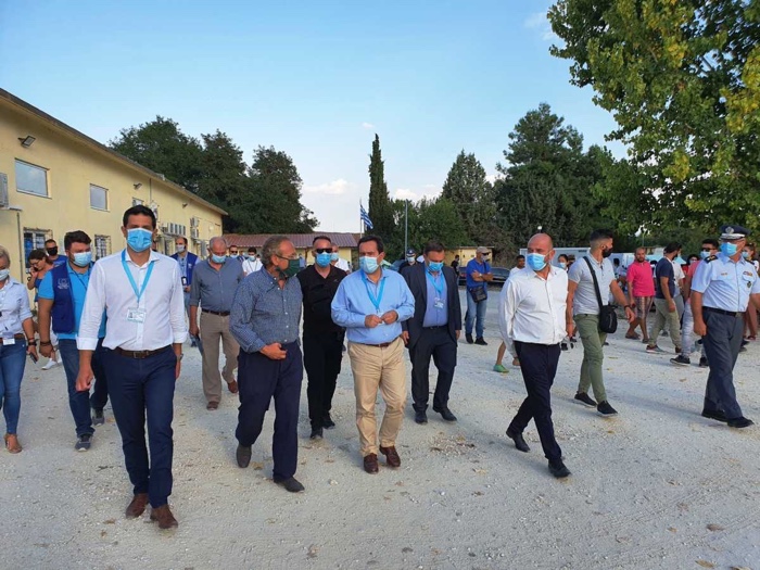 Συμβολική κίνηση Μηταράκη – Έδωσε άσυλο σε πρόσφυγα που έσωσε από πνιγμό ηλικιωμένη στη Καβάλα