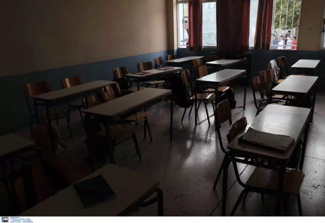Lockdown: Με τηλεκπαίδευση από αύριο Δευτέρα Γυμνάσια και Λύκεια – Έτσι θα λειτουργήσουν τα δημοτικά