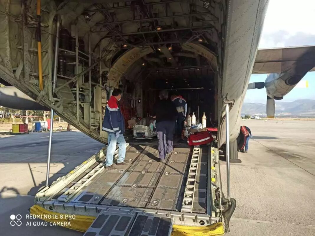 Μπαράζ αεροδιακομιδών ασθενών με κορονοϊό από κάθε γωνιά της χώρας – Συγκλονιστικές εικόνες