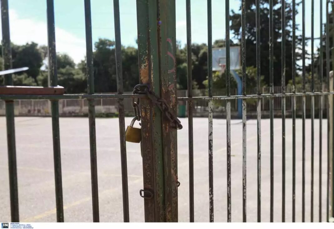 Κορονοϊός: Ραγδαίες εξελίξεις με γυμνάσια, λύκεια και εμπόριο – Όλα τα σενάρια