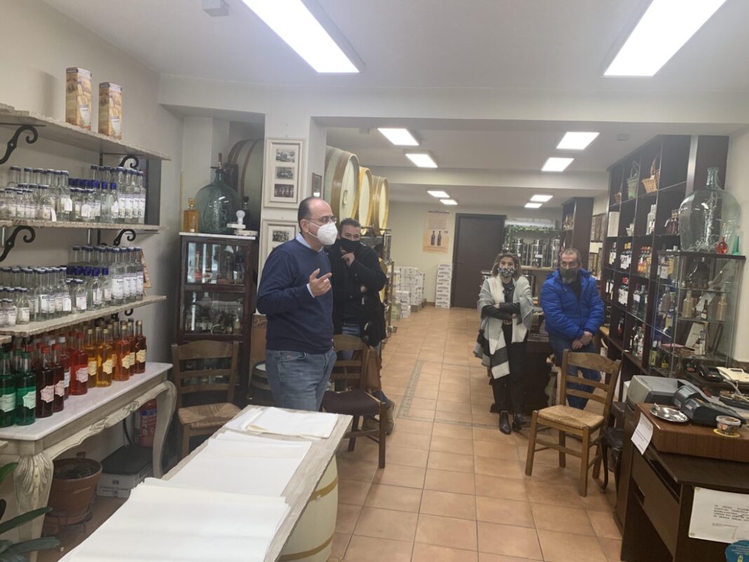 Ο Μακάριος στο «ούζο της προσφυγιάς»