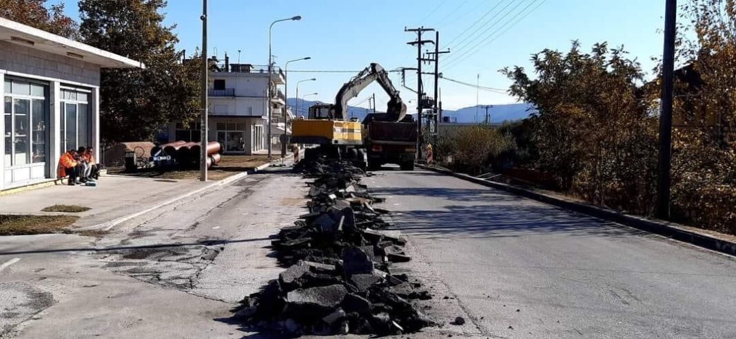 Εργασίες ασφαλτόστρωσης στις Κρηνίδες