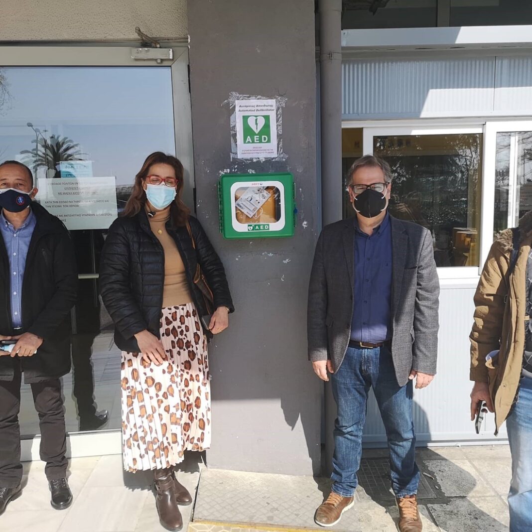Η Π.Ε Καβάλας προχωρά στην εγκατάσταση απινιδωτών στη πόλη της Καβάλας