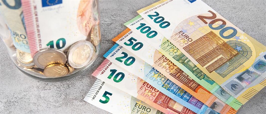 Πότε πληρώνονται 534 ευρώ και επιδόματα