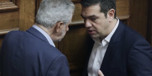 Αποδοκιμασία και από Κουμουνδούρου σε Δρίτσα παρά την προσπάθεια να «μαζευτούν» οι δηλώσεις για την 17Ν