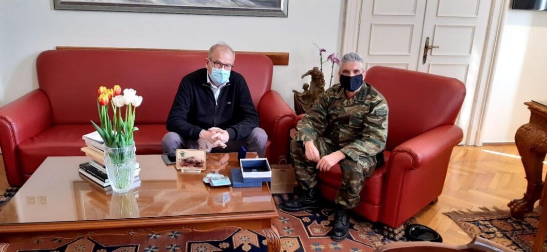 Συνάντηση του Δημάρχου Καβάλας, Θόδωρου Μουριάδη, με τον απερχόμενο Διοικητή της ΧΧΤΘ Μεραρχίας