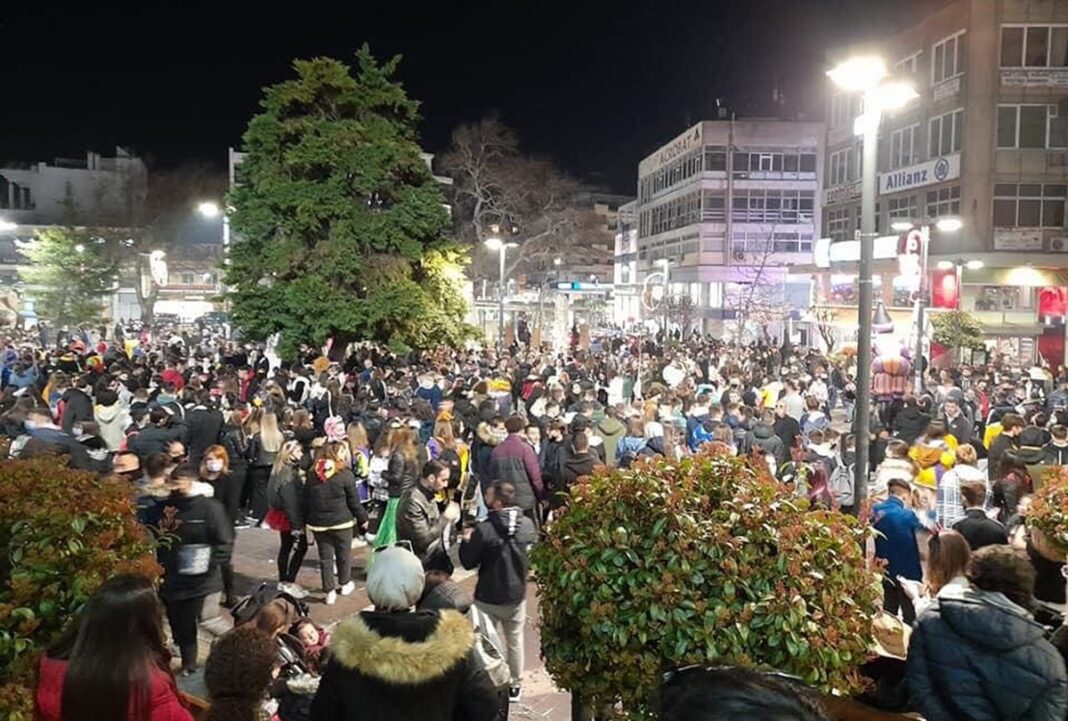 Ξάνθη: Εκατοντάδες καρναβαλιστές στην κεντρική πλατεία