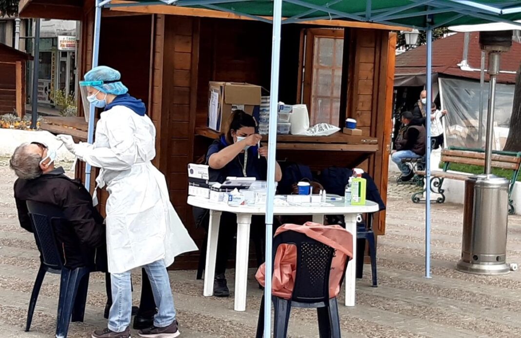 Διενέργεια rapid tests στην πλατεία Ελευθερίας της Καβάλας- 1 θετικό κρούσμα