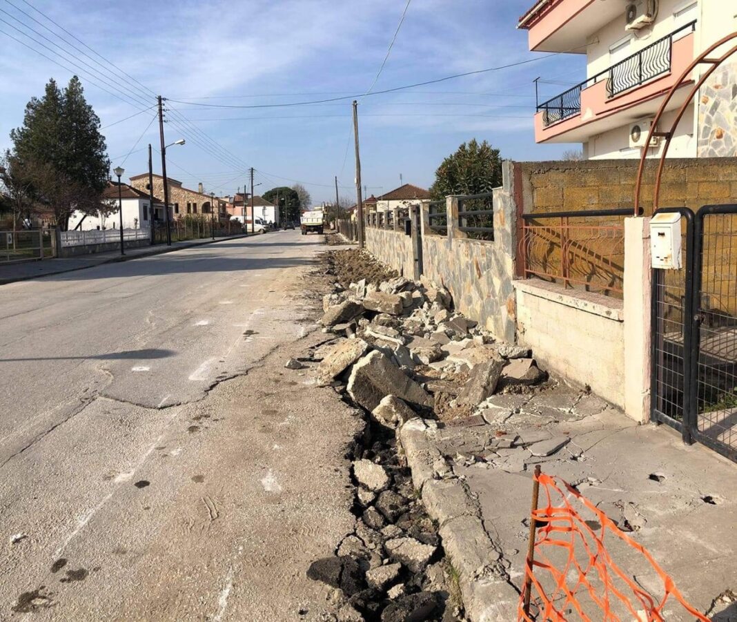 Σε ανακατασκευή πεζοδρομίων με δικά του συνεργεία, προχωράει ο Δήμος Νέστου στην περιοχή του Προαστίου