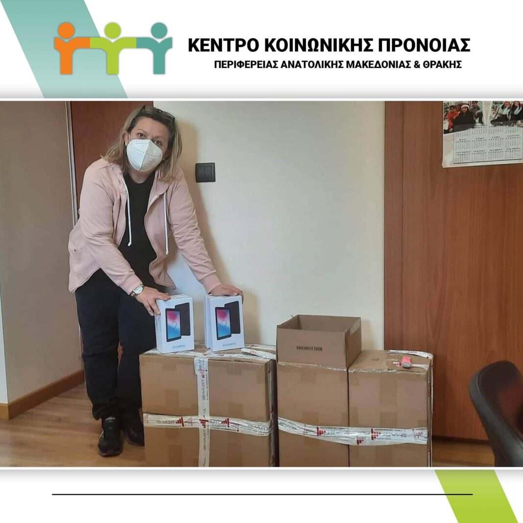 90 tablet προσέφερε στο Κέντρο Κοινωνικής Πρόνοιας Π.Α.Μ.Θ το Σωματείο ΔΕΣΜΟΣ