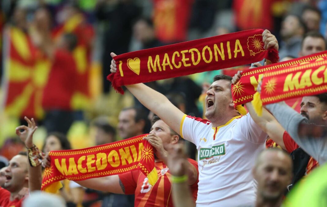 Euro 2020: Αυστρία-Βόρεια Μακεδονία – Προκλητικά κασκόλ από τους γείτονες