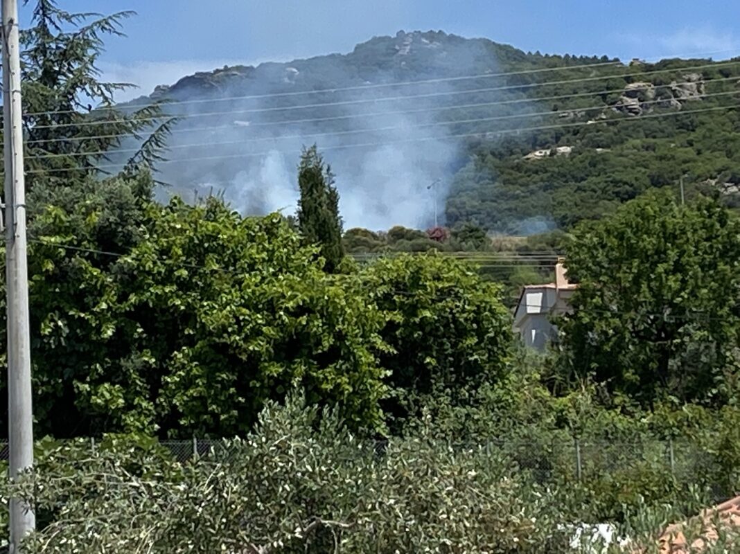 Φωτιά από φρενάρισμα φορτηγού δίπλα στην Εγνατία στο ύψος του Παληού