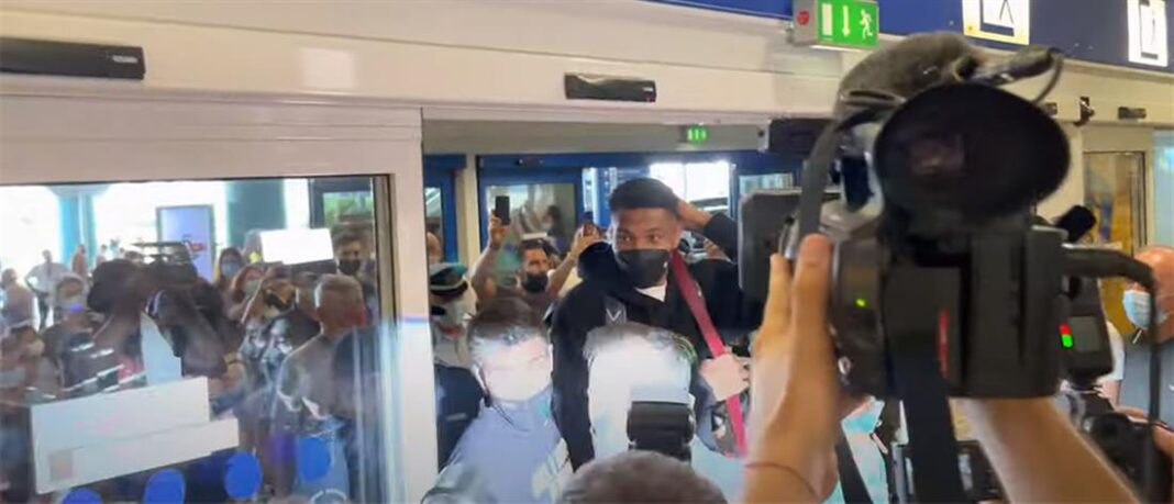 Γιάννης Αντετοκούνμπο: Στην Αθήνα με το κύπελλο του ΝΒΑ
