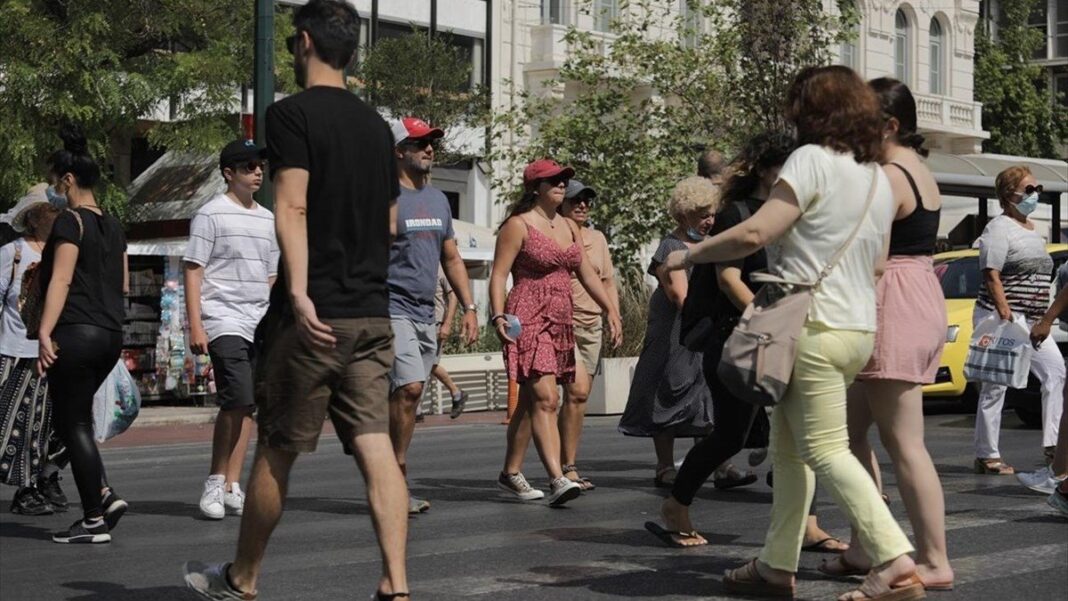 Σαρηγιάννης: Με την άρση των mini lockdown αυξάνεται η διασπορά – Τι δείχνουν οι καμπύλες εξέλιξης της πανδημίας