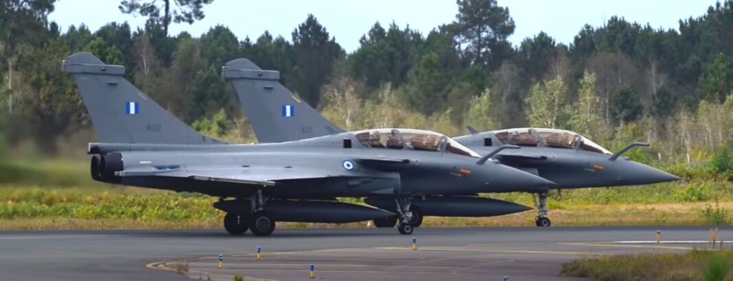 Στα… γαλανόλευκα τα δύο πρώτα Rafale που απέκτησε η Ελλάδα από τη Γαλλία