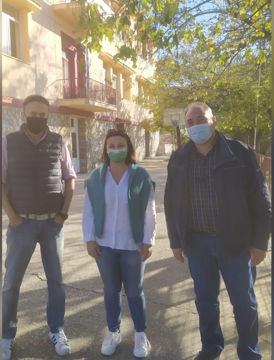 Δωρεάν εμφιαλωμένα νερά στον διευθυντή του Δημοτικού Σχολείου – Νηπιαγωγείου Φιλίππων