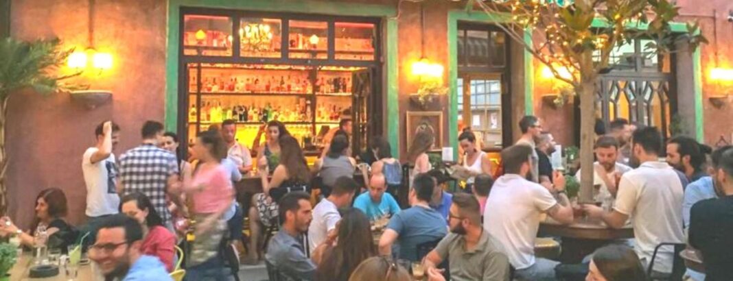 Επιστροφή στην κανονικότητα για τους εμβολιασμένους – Στις 15:00 οι ανακοινώσεις για τα νέα προνόμια