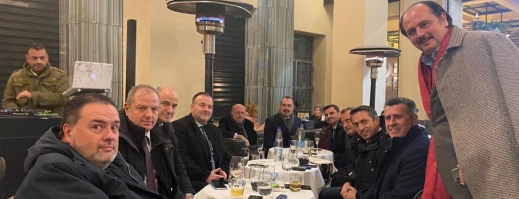 «Γαλάζια μάζωξη» μετά την ψήφιση του προϋπολογισμού – Ποιοι έδωσαν το παρών