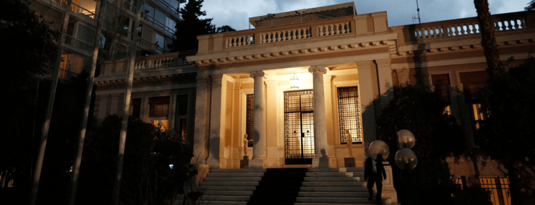 Νέα μέτρα μετά τις γιορτές: Τηλεργασία, επέκταση υποχρεωτικότητας και ωράριο εστίασης – Πώς ελήφθη η απόφαση για self test αντί για rapid