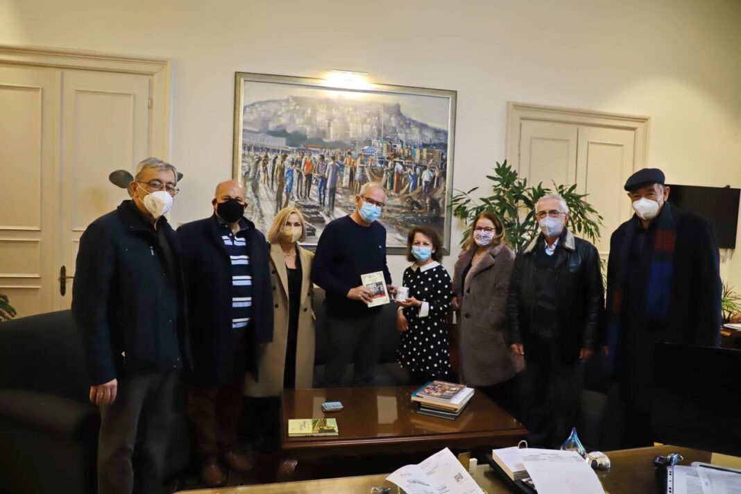 Εθιμοτυπική επίσκεψη Συλλόγου Μικρασιατών στον Δήμαρχο Καβάλας, Θόδωρο Μουριάδη