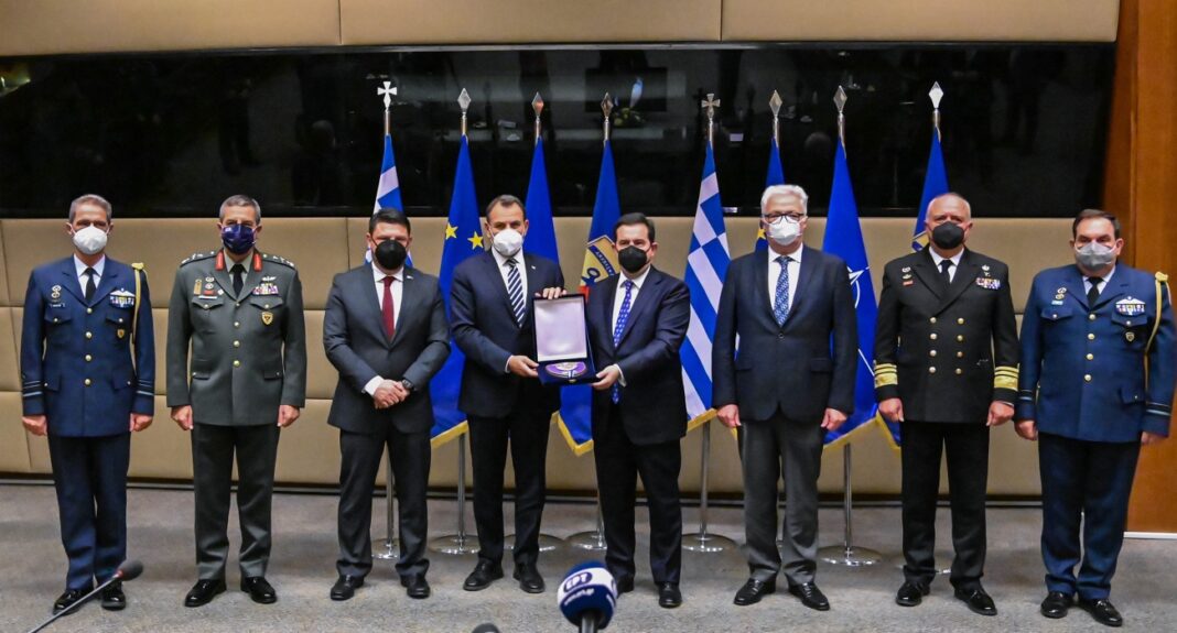 Συνάντηση ΥΕΘΑ Ν. Παναγιωτόπουλου με τον Υπουργό Μετανάστευσης & Ασύλου Ν. Μηταράκη για την απεμπλοκή των ΕΔ απο τη διαχείριση του Μεταναστευτικό