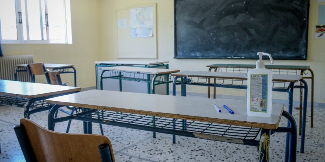 Σχολεία: Στις 10 Ιανουαρίου το πρώτο “κουδούνι” μετά τις γιορτές – Το παρασκήνιο της απόφασης για άνοιγμα με νέα μέτρα