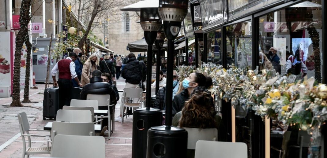 Συνεδριάζουν την Τετάρτη οι ειδικοί: Προς παράταση τα ισχύοντα μέτρα – Τι εξετάζεται για τη μουσική και τα γήπεδα