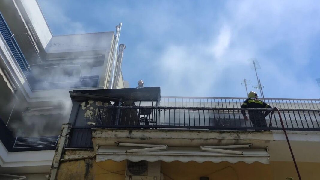 Φωτιά σε ταράτσα πολυκατοικίας