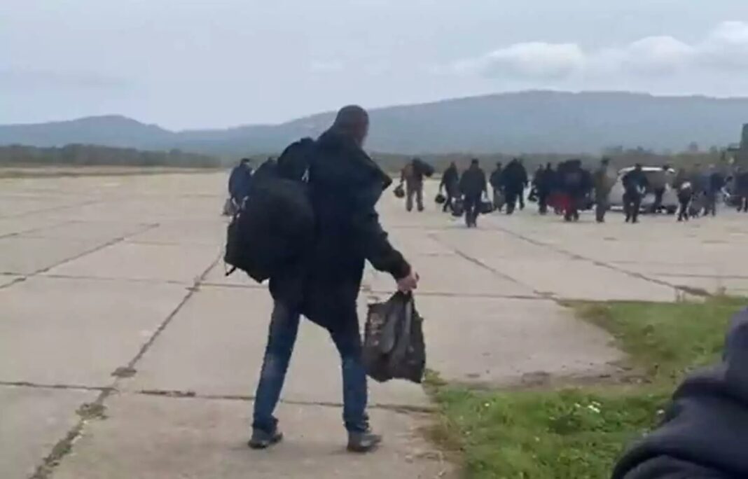 Ρώσοι αναχωρούν για τον πόλεμο στην Ουκρανία μεθυσμένοι – «Στρατολογούν» ακόμα και νεκρούς