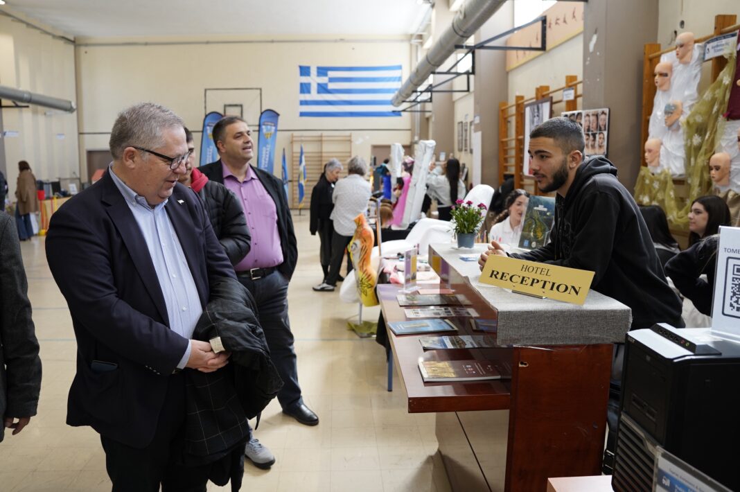 Ο Αντιπεριφερειάρχης Καβάλας Θεόδωρος Μαρκόπουλος στην ετήσια έκθεση του 1ου Εργαστηριακού κέντρου Καβάλας