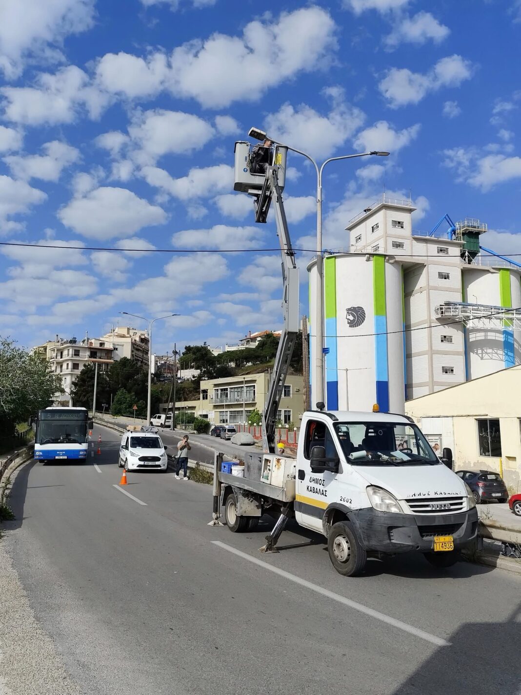 Εργασίες οδοφωτισμού στην οδό Τενέδου
