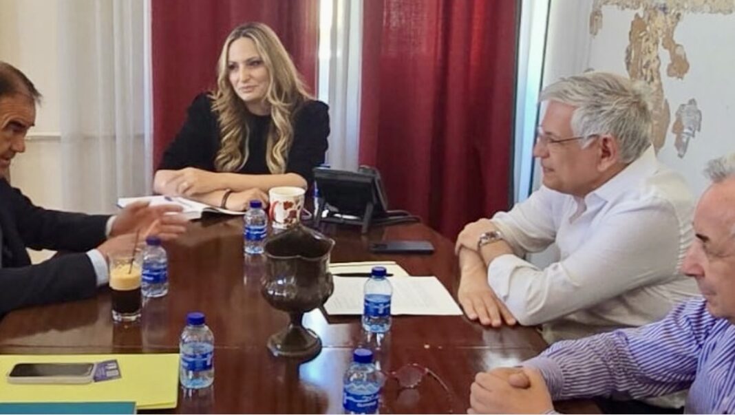 Σύσκεψη στο Γραφείο του Πρωθυπουργού για το Επιχειρηματικό Πάρκο Μαρώνειας-Σαπών