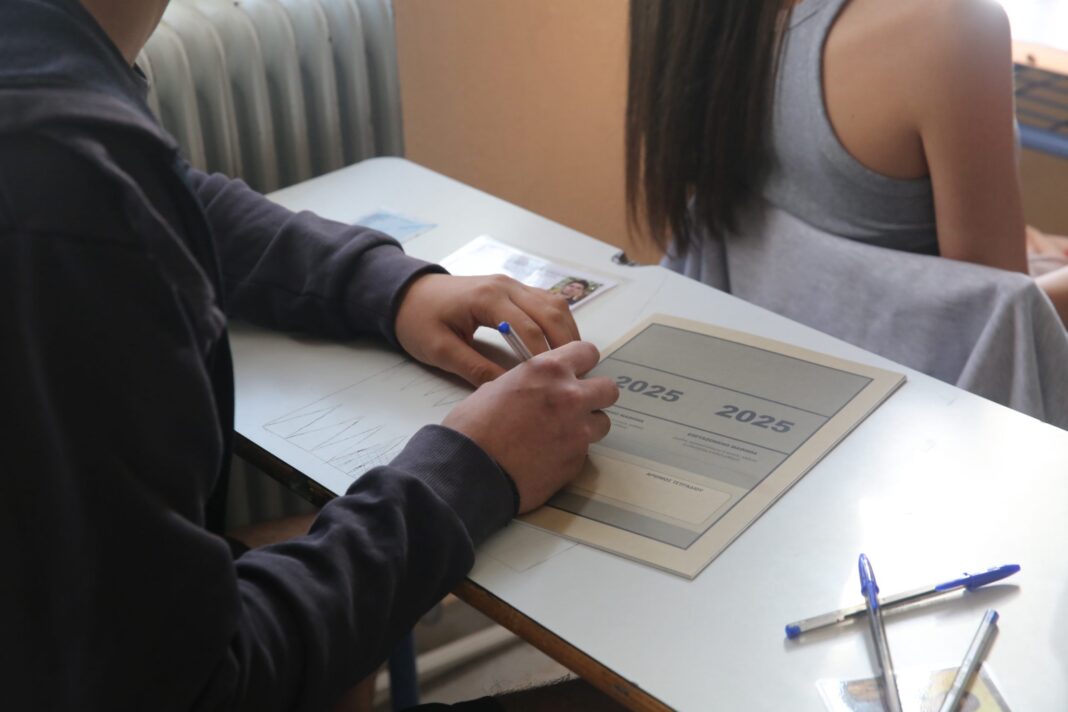 Πανελλήνιες 2025: Δείτε τις απαντήσεις στο μάθημα της Νεοελληνικής Γλώσσας