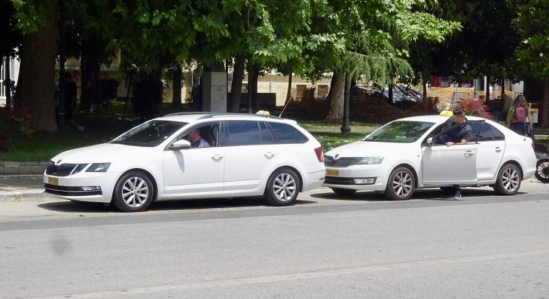 Με μεγάλη επιβατική κίνηση η νέα πιάτσα των ΤΑΧΙ στην οδό Βενιζέλου της Καβάλας, στάση αναμονής για το καλοκαίρι
