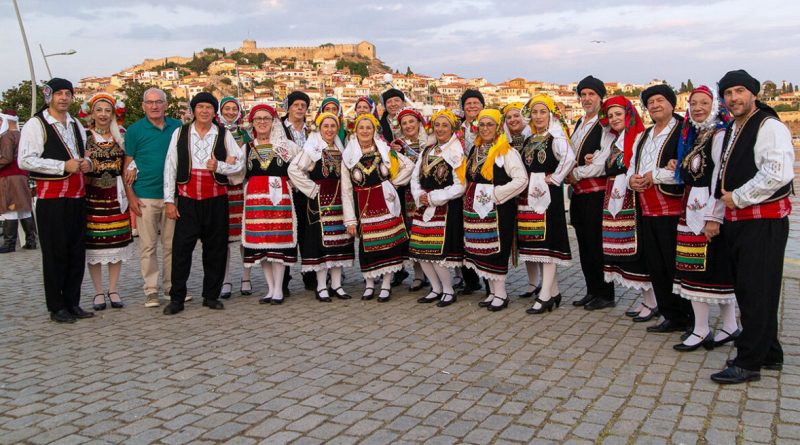 Έλαμψε από παράδοση η παραλία της Καβάλας