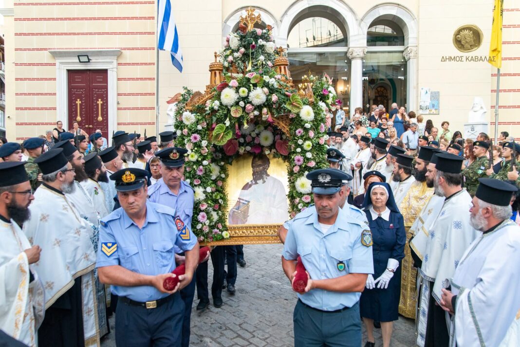 Μέγας πανηγυρικός πολυαρχιερατικός εσπερινός, στον Ιερό Καθεδρικό Ναό Αποστόλου Παύλου- Λιτάνευση της εικόνας του Αποστόλου Παύλου στους κεντρικούς δρόμους της Καβάλας
