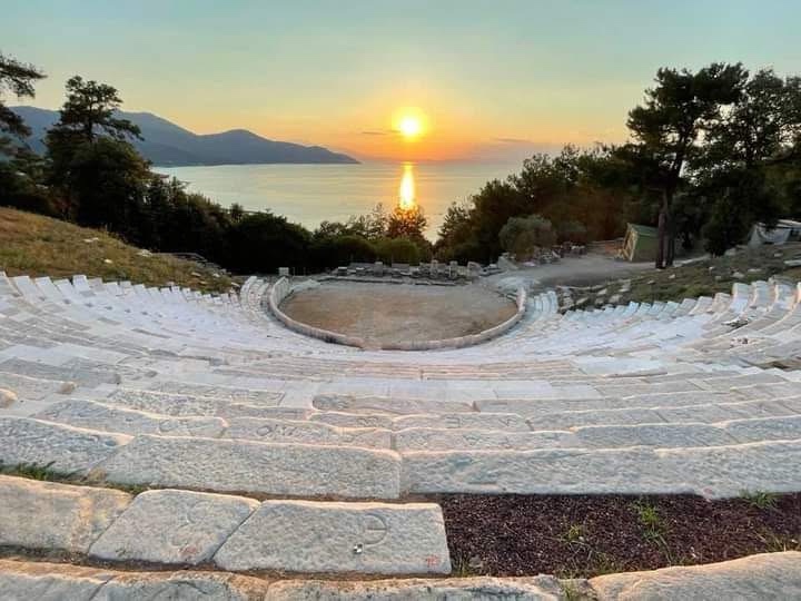 Ξεκινούν οι κρατήσεις για τη θεατρική παράσταση “Θραύσματα” του Ευριπίδη στο Αρχαίο Θέατρο Θάσου