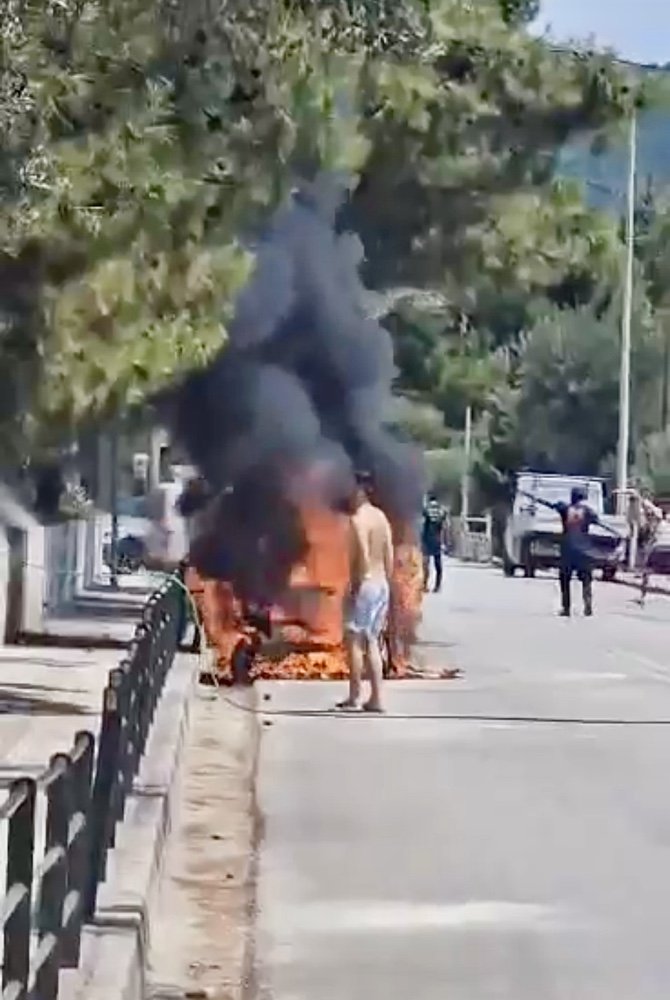 Κάηκε ολοσχερώς όχημα στο Παληό (φωτογραφίες – video)