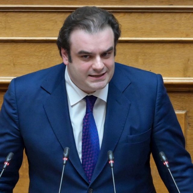 Πιερρακάκης: Μηδενίζονται οι χρεώσεις για αναλήψεις από ΑΤΜ