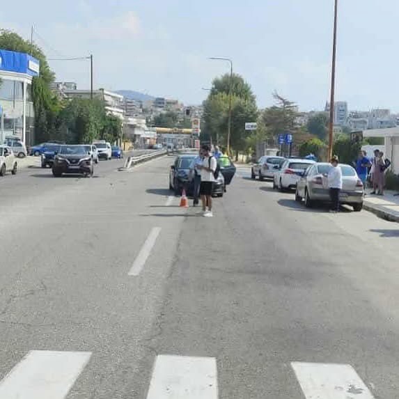 Τροχαίο χωρίς τραυματισμούς στην Καλαμίτσα – Ζημιές σε δύο αυτοκίνητα