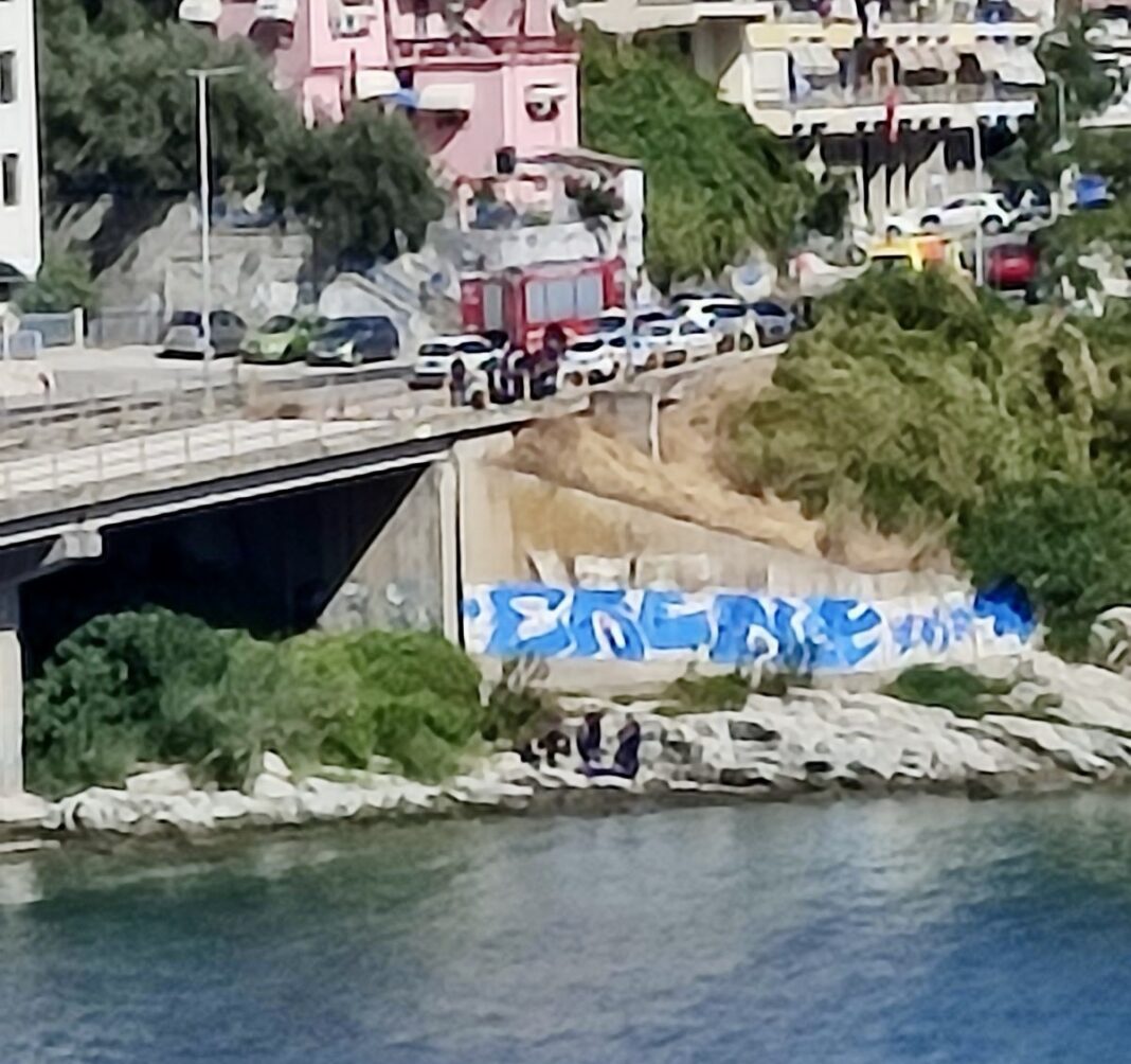 Σοκ στην Καβάλα: άνδρας πήδηξε από την πεσμένη γέφυρα και βρήκε τραγικό θάνατο