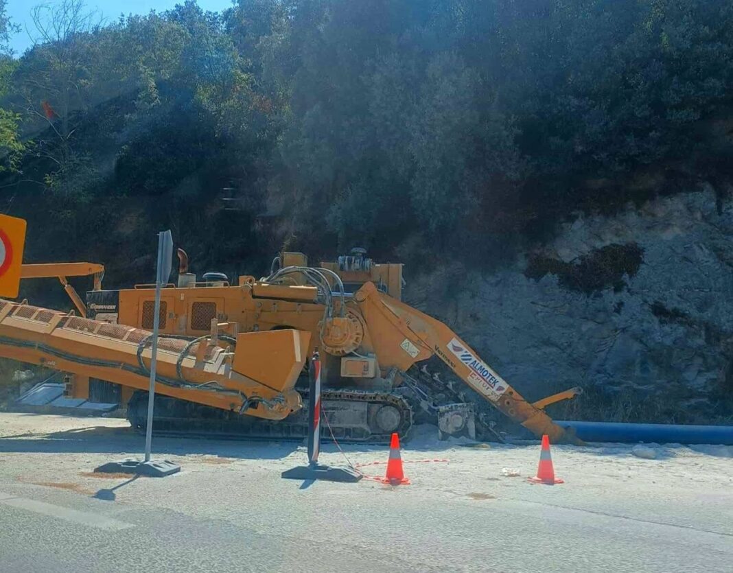 Καθυστερεί το έργο παρά τις κυκλοφοριακές ρυθμίσεις – Περιμένουν ανταλλακτικό για το μηχάνημα