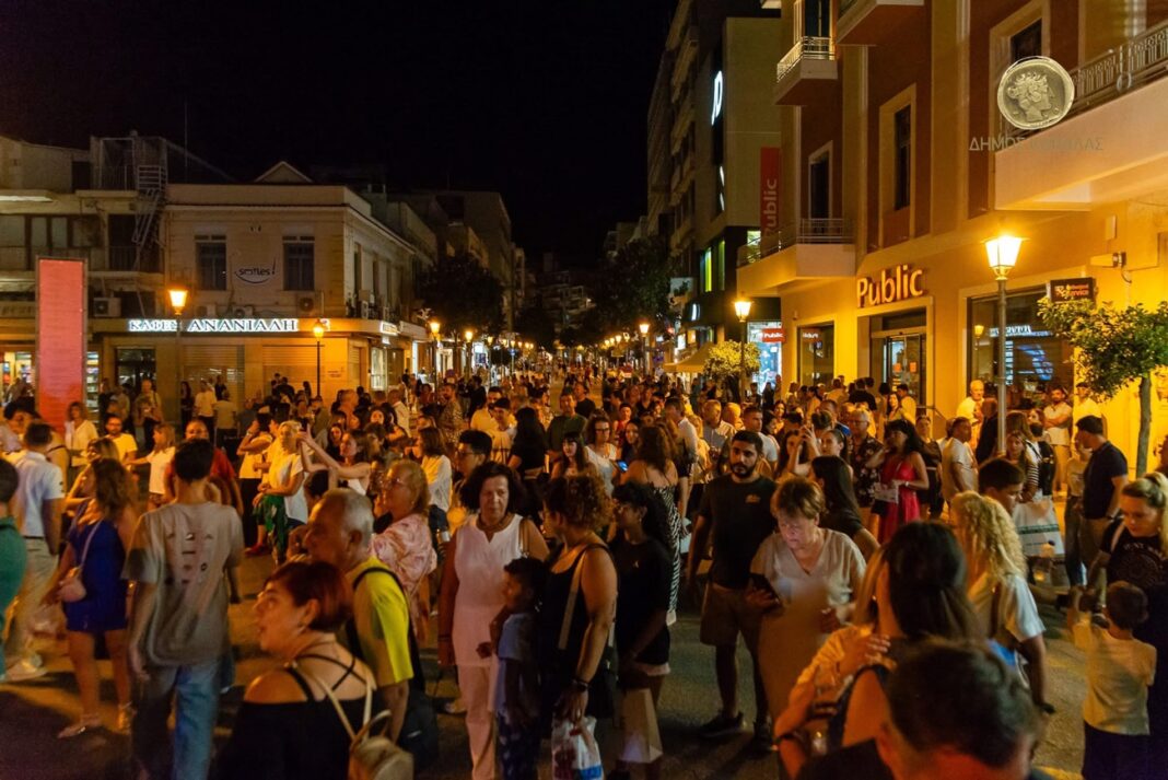 Η αγορά κινήθηκε στους ρυθμούς του SUMMER SHOPPING NIGHT- Ο Θέμης Γεωργαντάς “ταξίδεψε” τους Καβαλιώτες με τις μουσικές του επιλογές