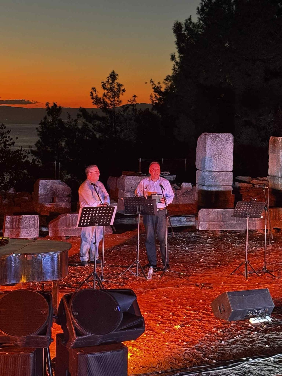 «Αυγουστιάτικο φεγγάρι στο Αρχαίο Θέατρο Θάσου – Μια βραδιά γεμάτη μουσική και συγκίνηση»