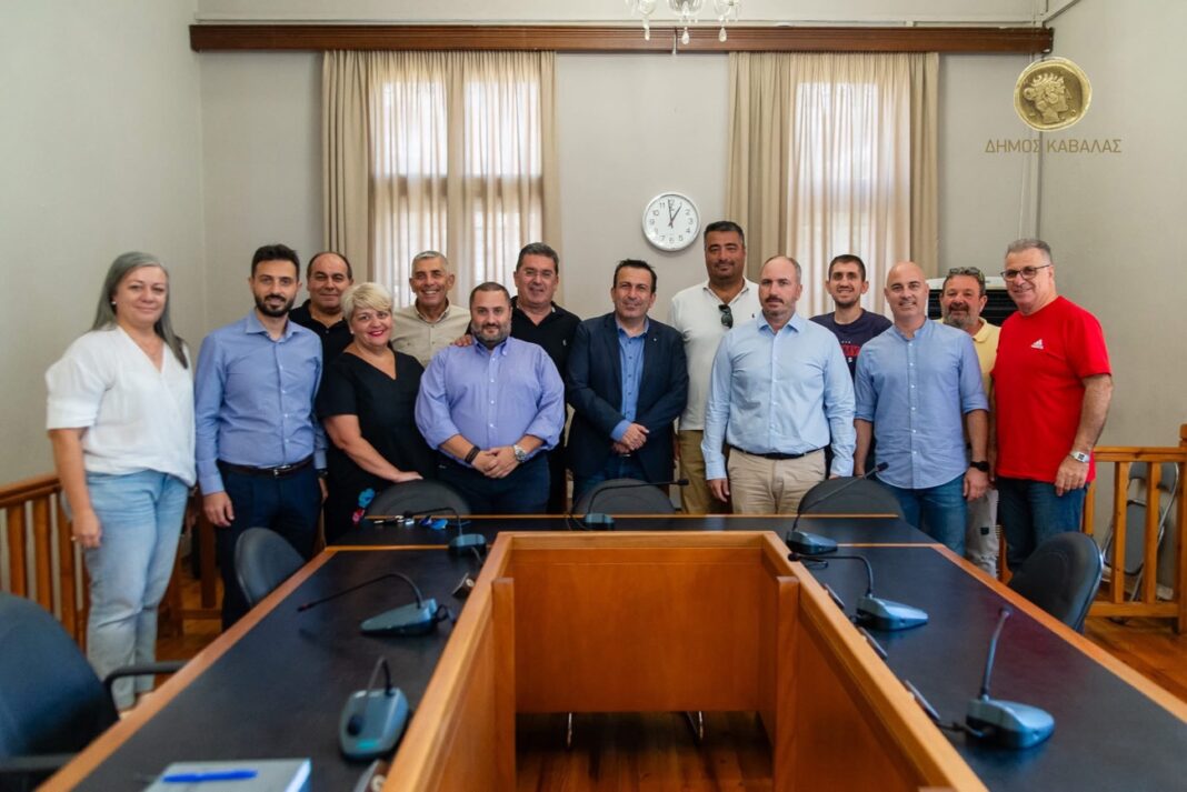 Επίσκεψη του υπεύθυνου ΚΤΕ Παιδείας και βουλευτή Κιλκίς του ΠΑΣΟΚ, Στεφάνου Παραστατίδη, στο Δημαρχείο Καβάλας