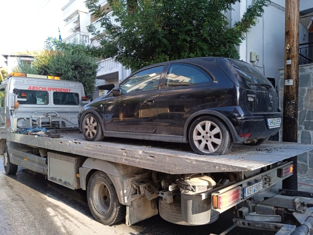 Συνεχίζεται η απομάκρυνση εγκαταλελειμμένων οχημάτων και δικύκλων