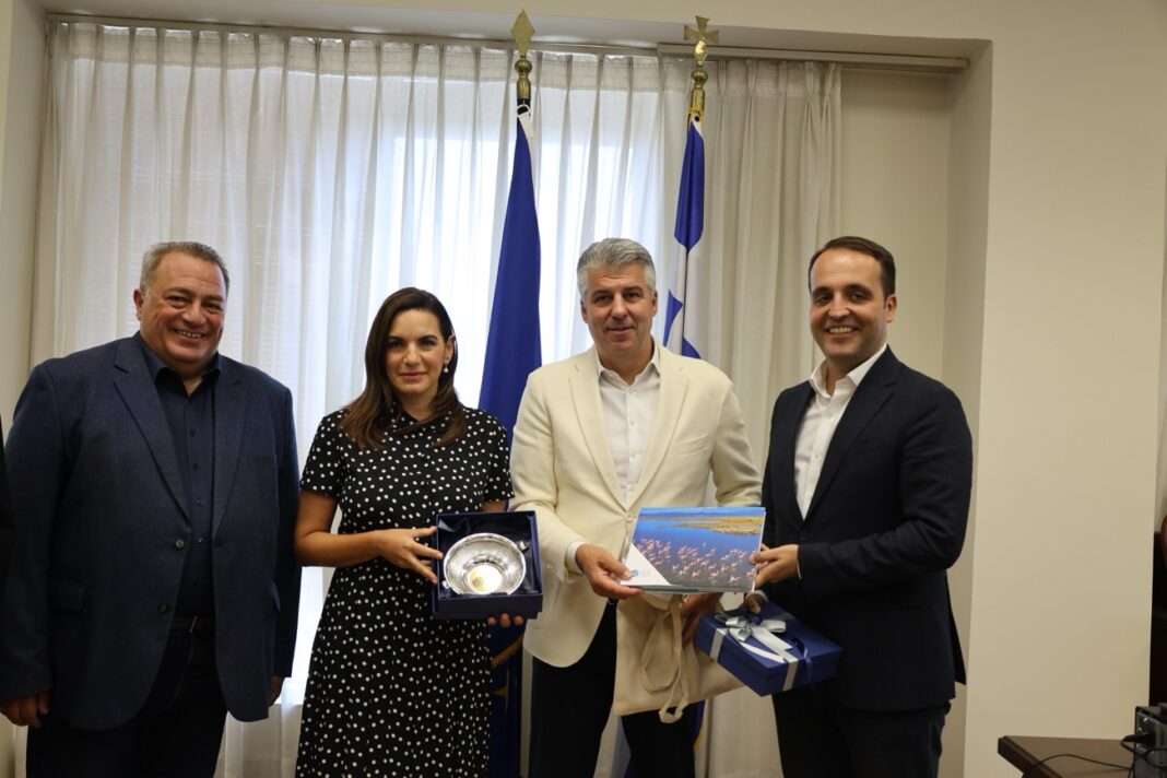 Κυβερνητικό κλιμάκιο στην Κομοτηνή-Σύσκεψη του Περιφερειάρχη ΑΜΘ με την Υπουργό Τουρισμού για τις προοπτικές τουριστικής ανάπτυξης της Π.Ε. Ροδόπης