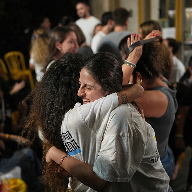 Ισραήλ και Χαμάς συμφώνησαν για εκεχειρία μετά από 2 χρόνια πολέμου – «Οι όμηροι θα έχουν επιστρέψει τη Δευτέρα» λέει ο Τραμπ